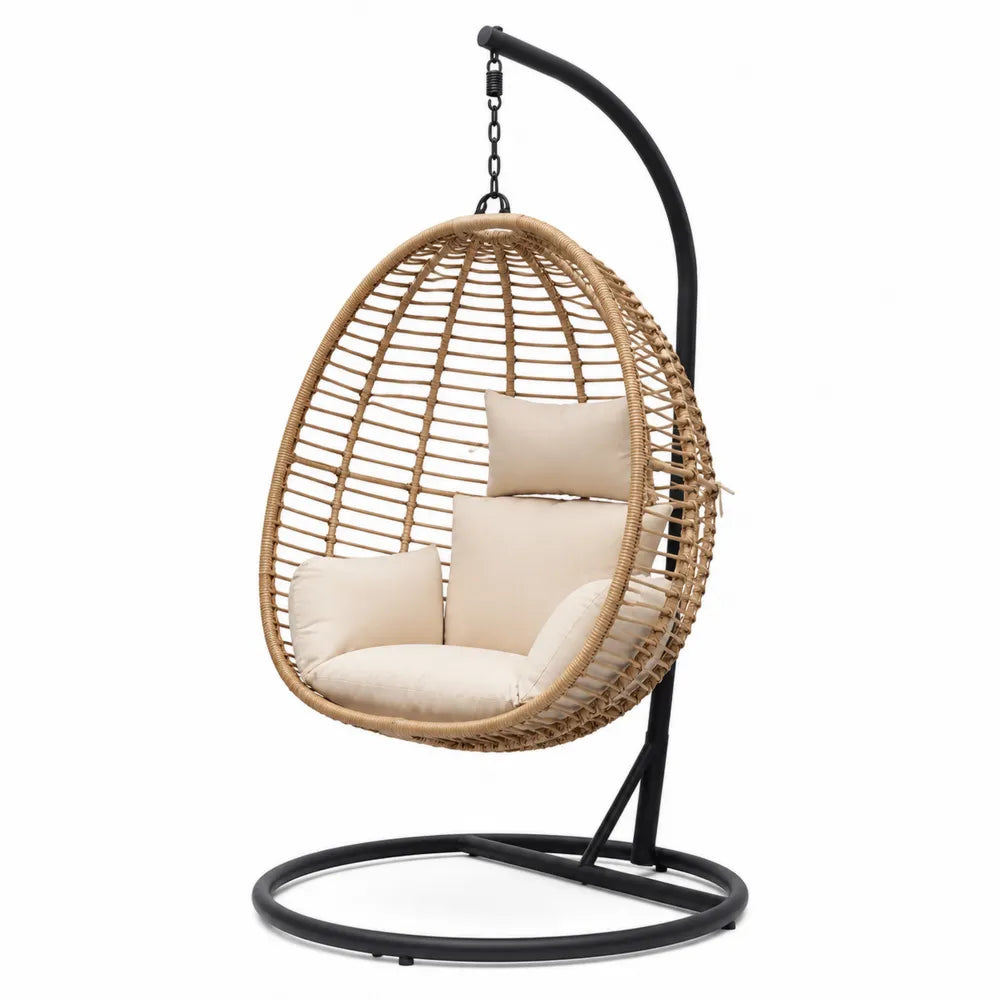 Chaise suspendue en rotin avec coussins crème et structure en métal